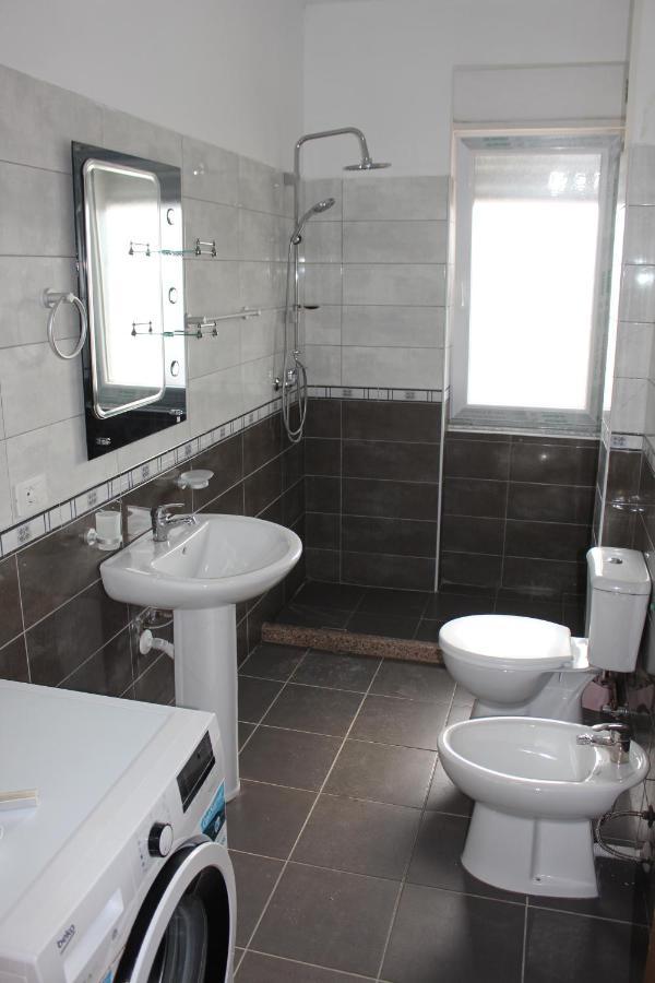 City Center Luxurious Apartment Shkoder Exterior photo